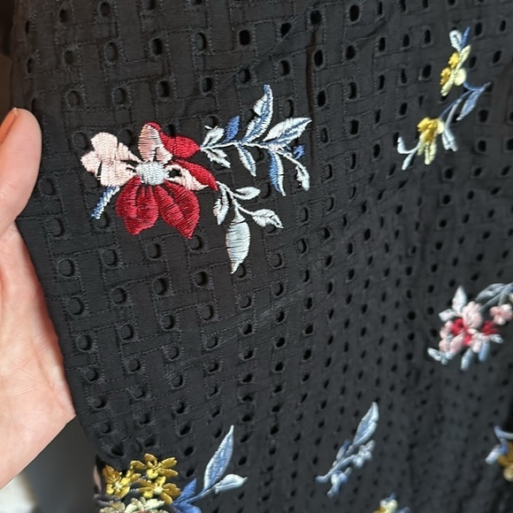 Ann Taylor Floral eyelet boxy blouse - Picture 5 of 8